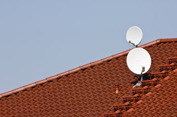 Sat-Schüssel auf dem Dach Dachmontage in Oschersleben
